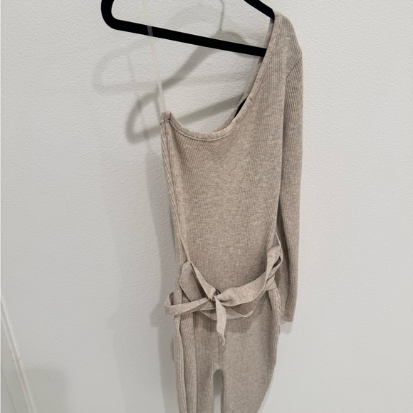 Ribbed Knit One-Shoulder Jumpsuit - Picture 2 of 4